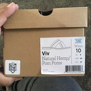 TOM sandals VIV size 10